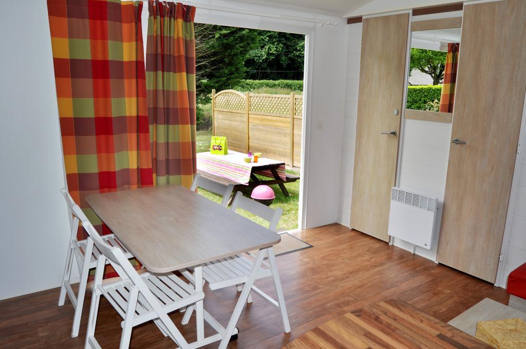 Camping Les Couesnons Hotell Roz-sur-Couesnon Rum bild