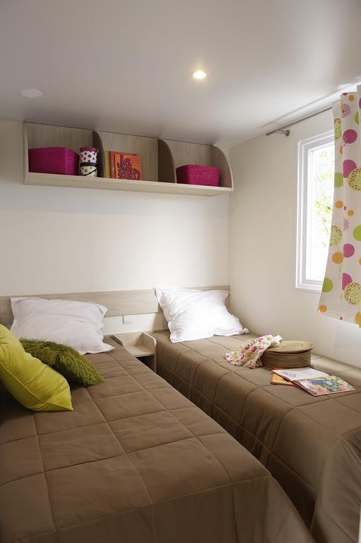 Camping Les Couesnons Hotell Roz-sur-Couesnon Rum bild