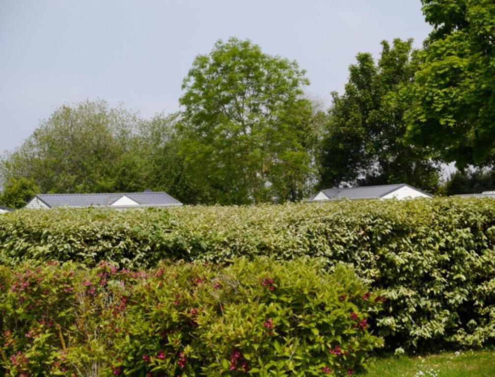 Camping Les Couesnons Hotell Roz-sur-Couesnon Exteriör bild